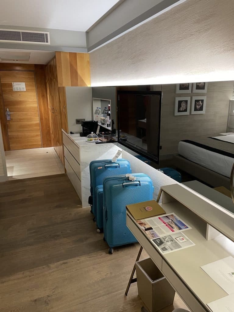 Acanthus & Cennet Pool View Room